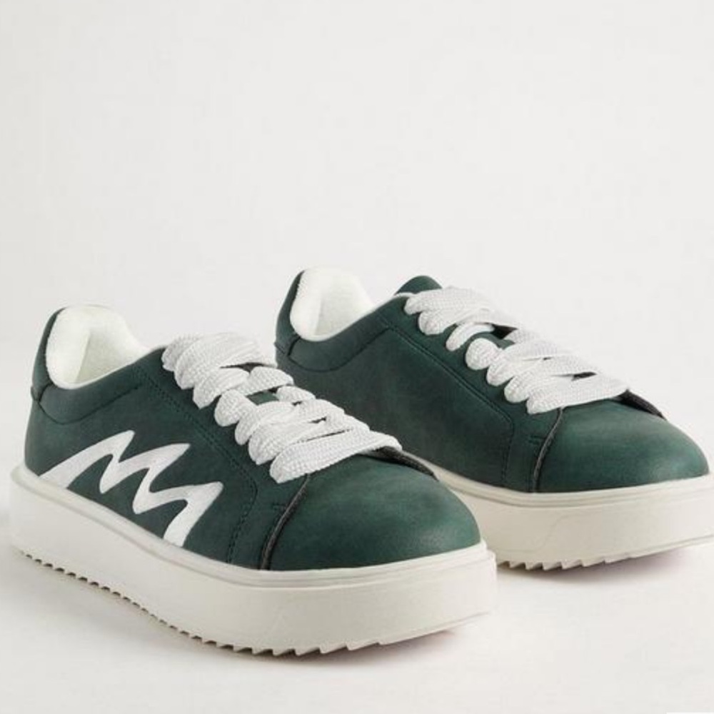 NIB Torrid Chunky Side Detail Lace-Up Sneaker size 9